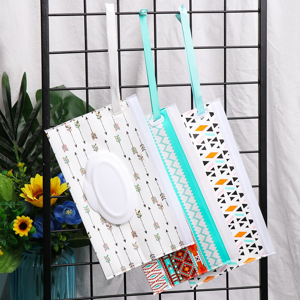 New Baby Wet Wipe Pouch Cute Snap-Strap Refillable Wet Wipes Bag Flip Cover Tissue Box Outdoor Useful Baby Stroller Accessory