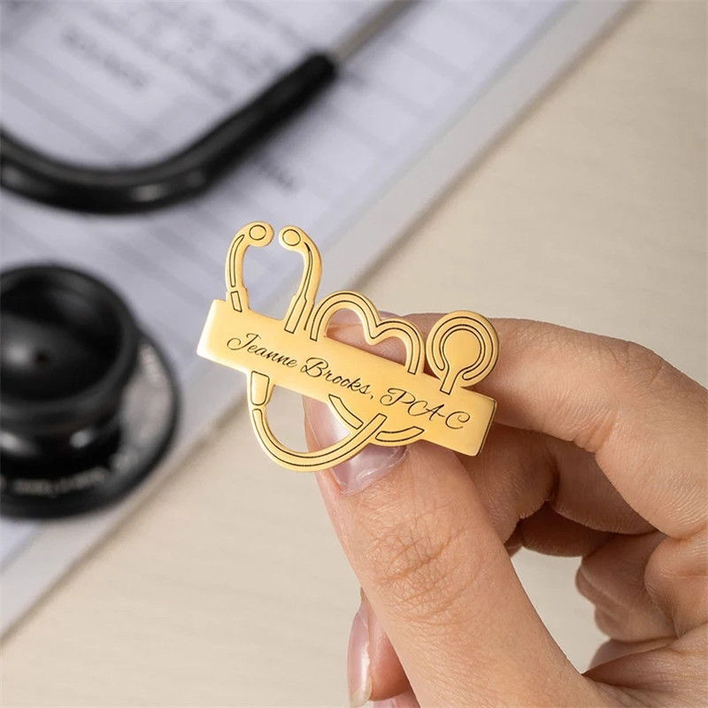 Broche de alfiler de solapa con logotipo personalizado grabado personalizado con su nombre para médico, broche profesional personalizado de acero inoxidable, joyería