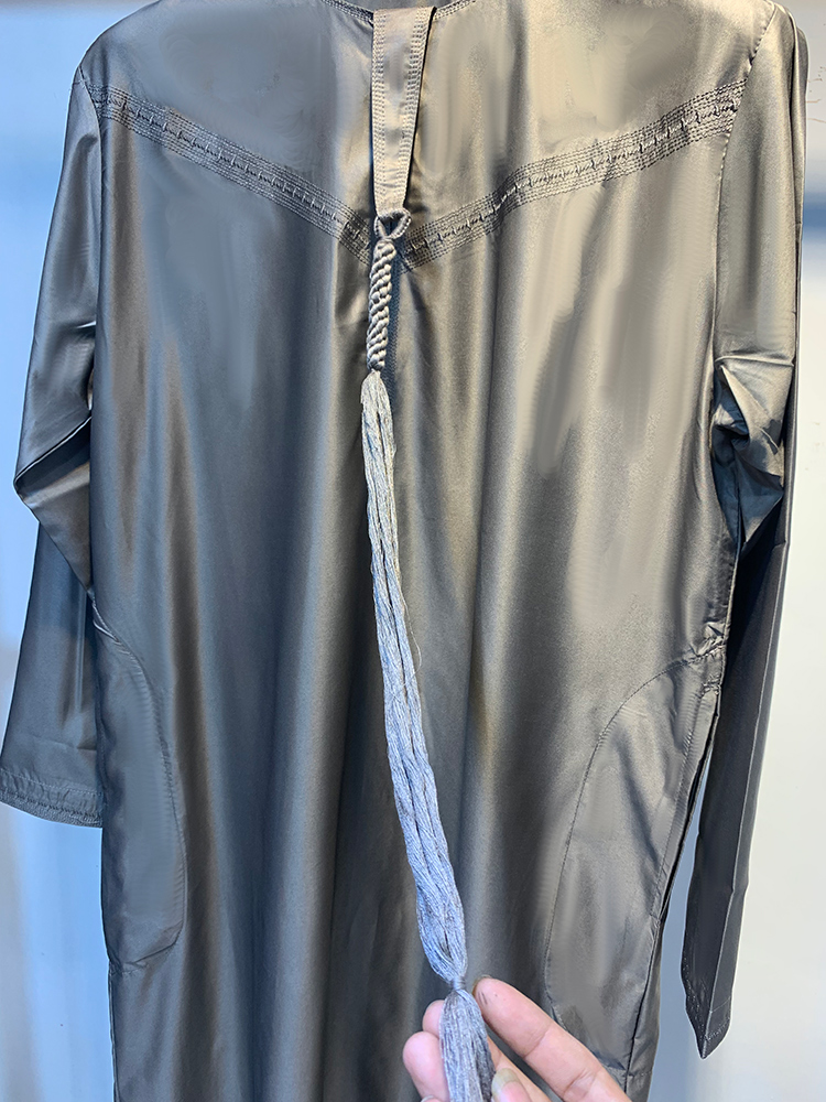 男性用の豪華で光沢のある金属のガウン,1セットの伝統的なジュエリーセット,メタリック,アラビア語,カフタン,ジュバ