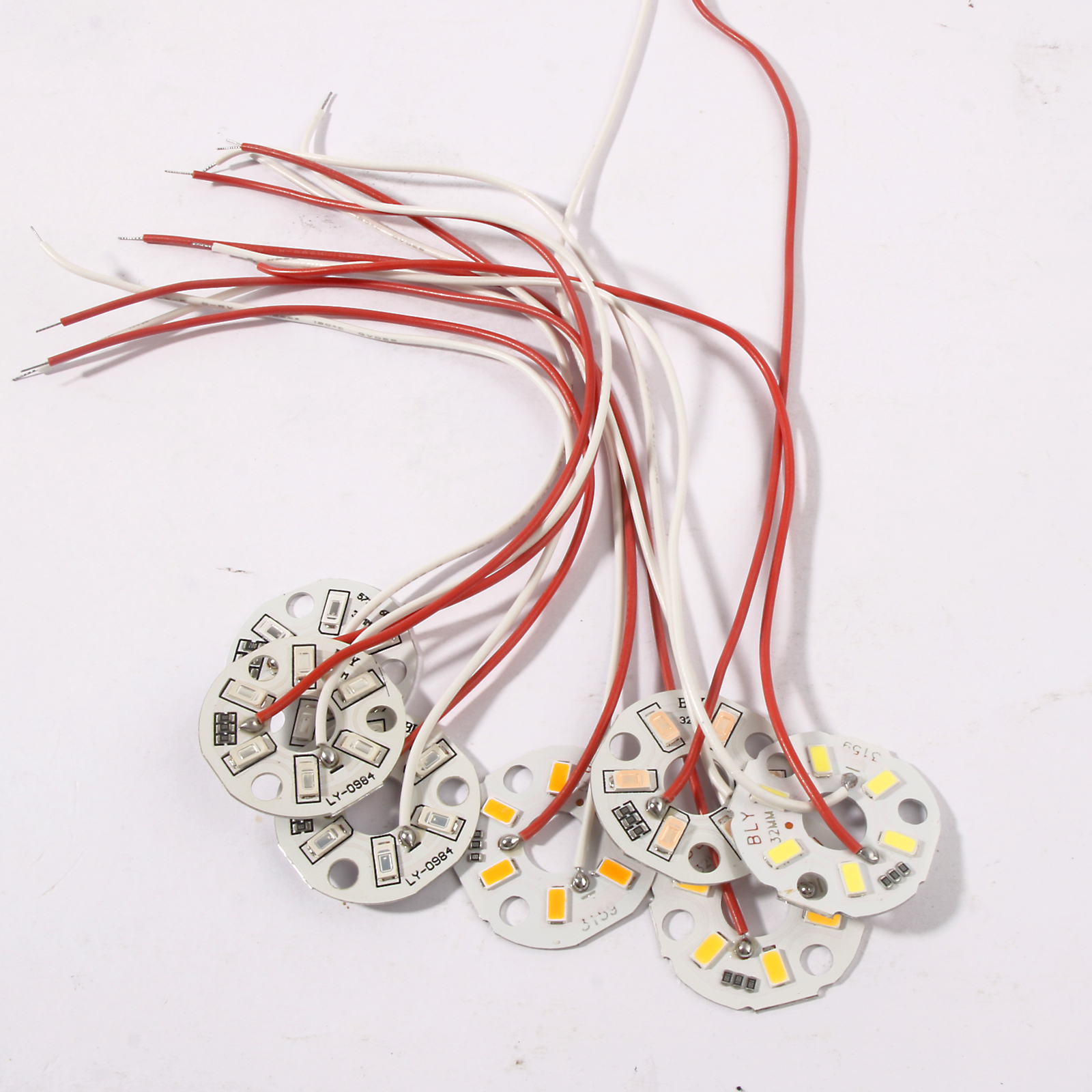 ลูกปัดชิป LED 5ชิ้น3W อุปกรณ์ติดตั้งพื้นผิวหลอดไฟพร้อมสายเคเบิล20ซม. สีขาวสีเขียวสีน้ำเงินสีเหลืองสีม่วงสีแดง
