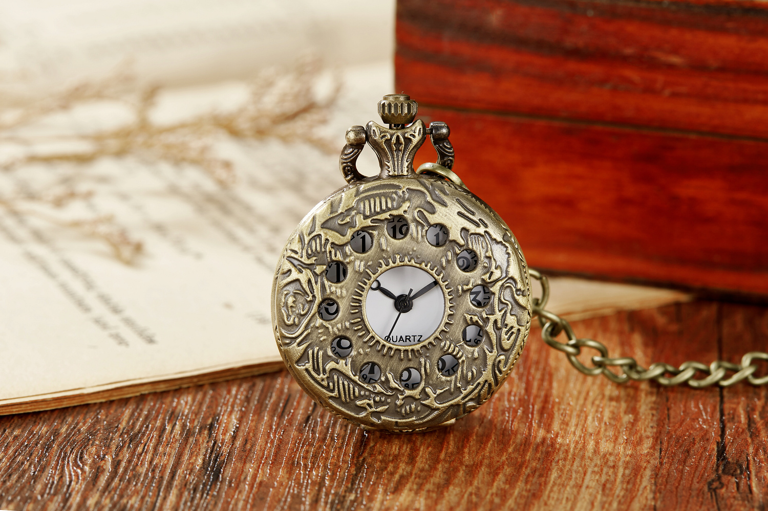 Reloj de bolsillo clásico ahuecado, reloj de bolsillo conmemorativo de bronce, Luna, hombre, triángulo, amor, constelación, 2023