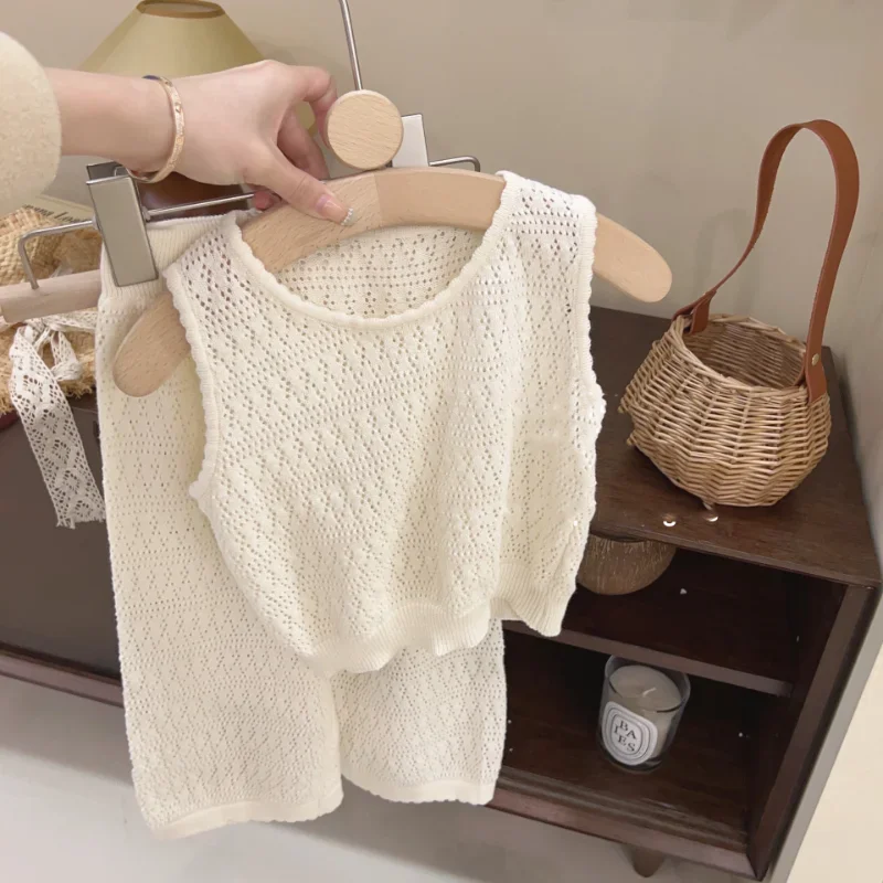 Set di abbigliamento estivo per ragazze 2023 Abito per bambini lavorato a maglia in pizzo cavo Moda ragazza Gilet traspirante + Pantaloni a gamba larga Completi per bambini
