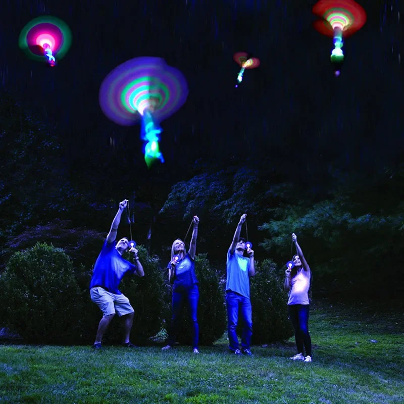 Libélula de bambú con cohete de tiro ligero, paracaídas volador, cielo, OVNI, juego nocturno al aire libre, juguete para niños