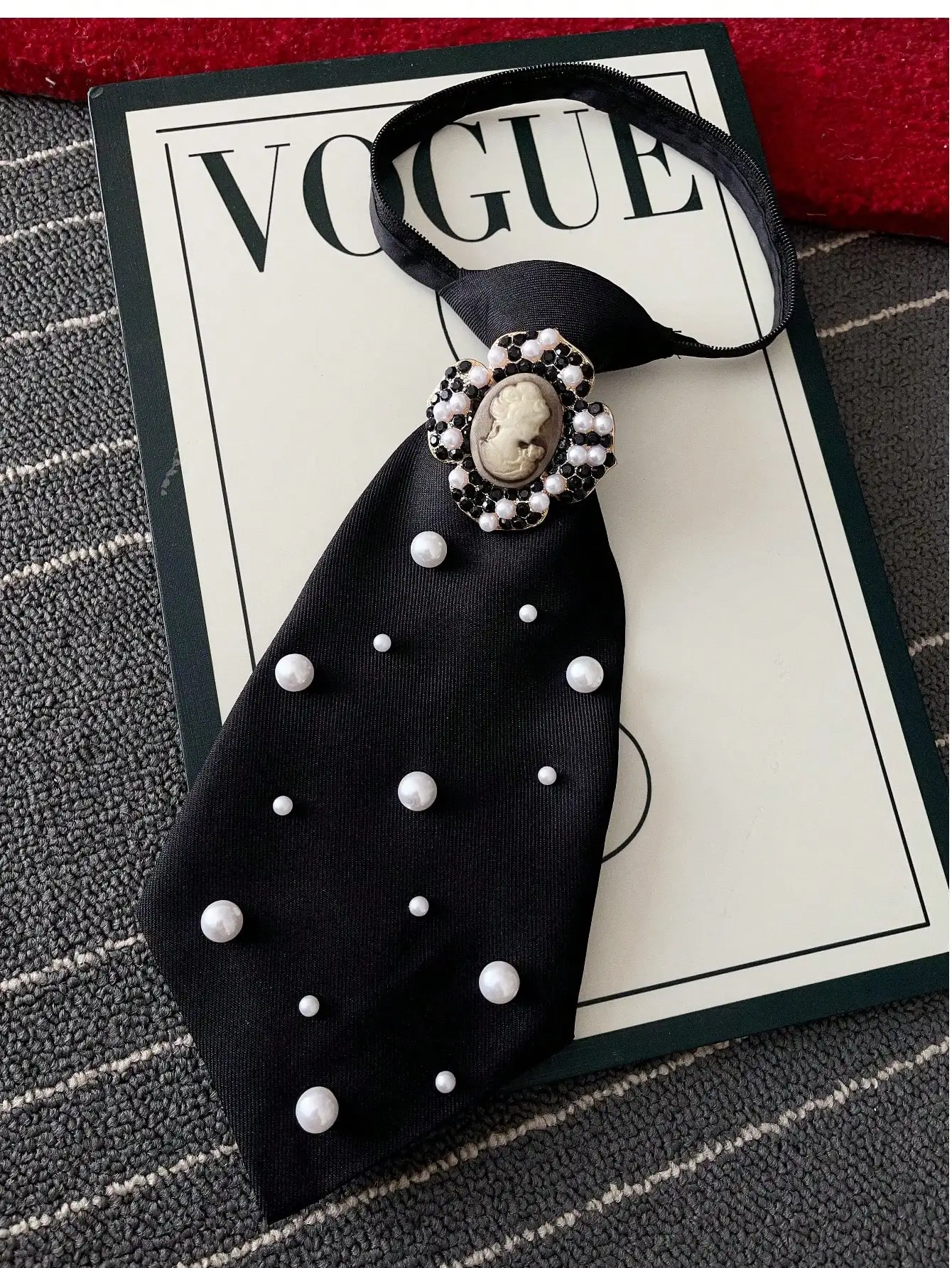 Original Niche Design 1 Piece Beauty Avatar Casual Casual Tie Artificial Pearl Women's Bow Tie Brooch Style Detachable and Adjustable Can Be Matchinged with Shirt Suitable for Party Travel Holiday Wear