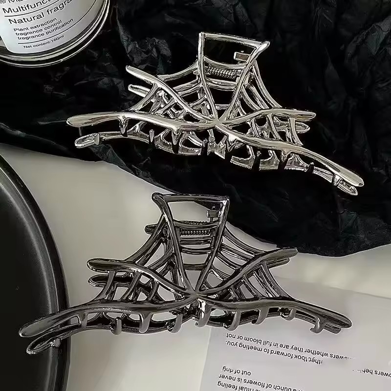 1Pcs Halloween Black Spider Hair Claw Clips z perłowym wzorem, metalowe gotyckie spinki do włosów Punk Mocne akcesoria do włosów