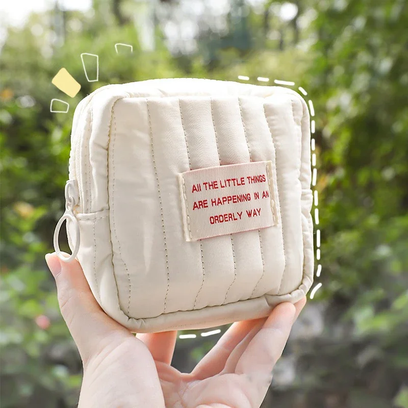 Mini bolsa de cosméticos cuadrada bonita para mujer, auriculares portátiles, lápiz labial, bolsa de almacenamiento de toallas sanitarias, pequeñas bolsas de maquillaje con cremallera