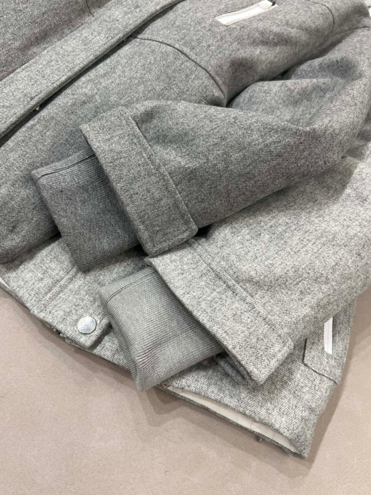 Sportlicher lässiger Gänse daunen mantel mit Kapuze