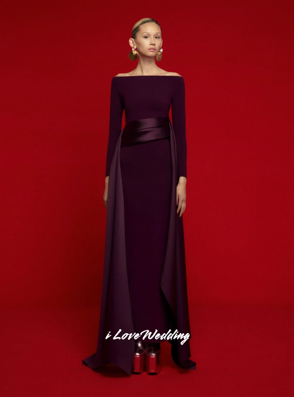 Lila schulterfreie Abendkleider 2025, Satin, lange Ärmel, Meerjungfrau, plissiert, bodenlang, elegante Hochzeits-Party-Kleider, individuell gestaltet