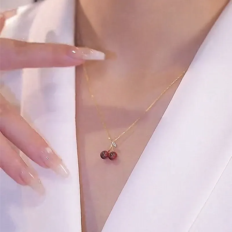 Collares con colgante de cereza roja y vino pequeño para mujer, collar de cadena dorada con personalidad a la moda, joyería para fiesta, regalos de cumpleaños