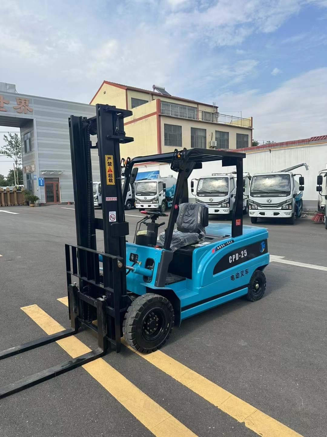 電動フォークリフト油圧ディーゼルフォークリフト、バランス送料無料不整地フォークリフト、3トン、2T、4WD、1トン、4WDバランサー