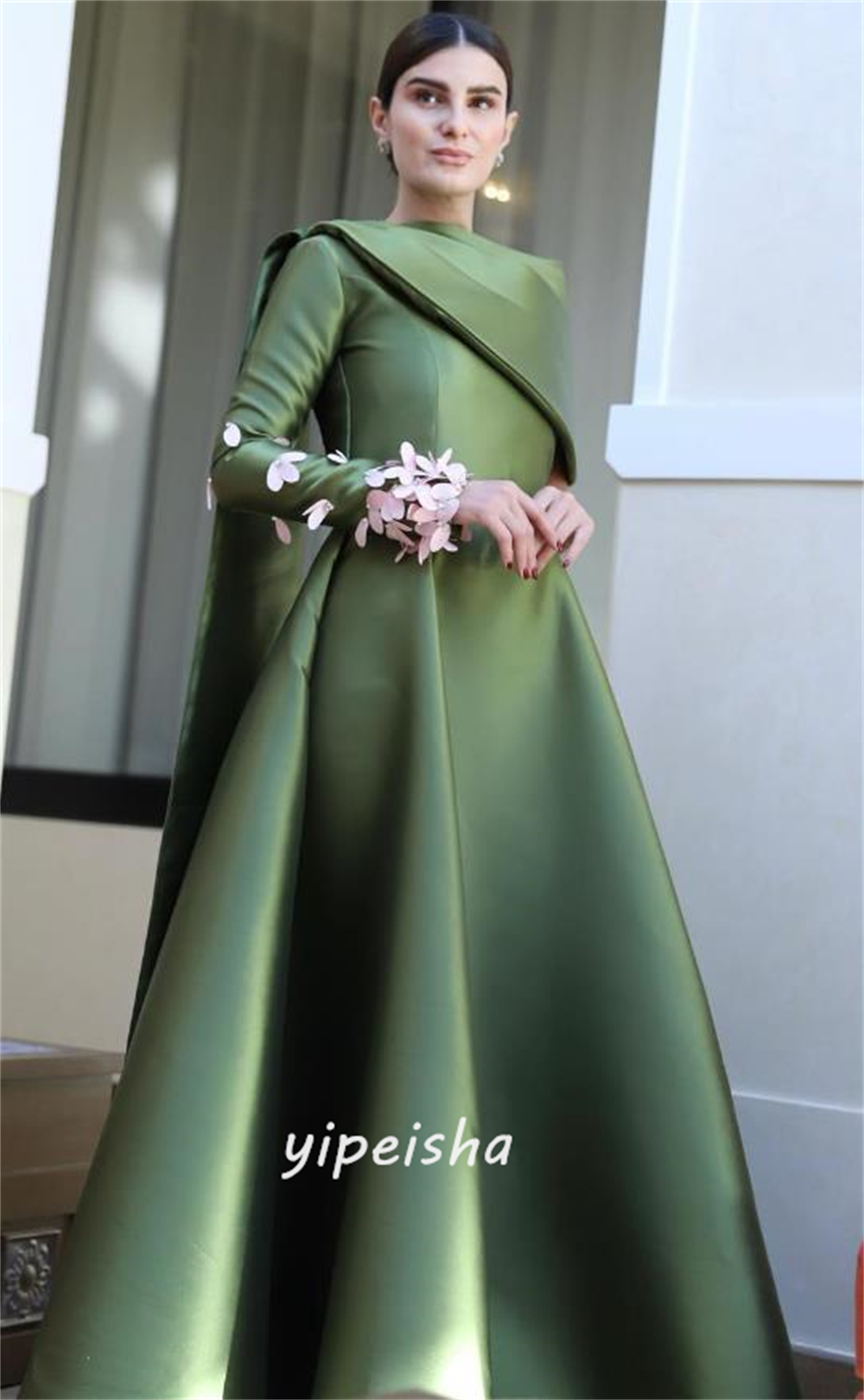 Customized Exquisite Modern Style High Collar Ball Gown Appliquess Bespoke Occasion  Evening Gowns