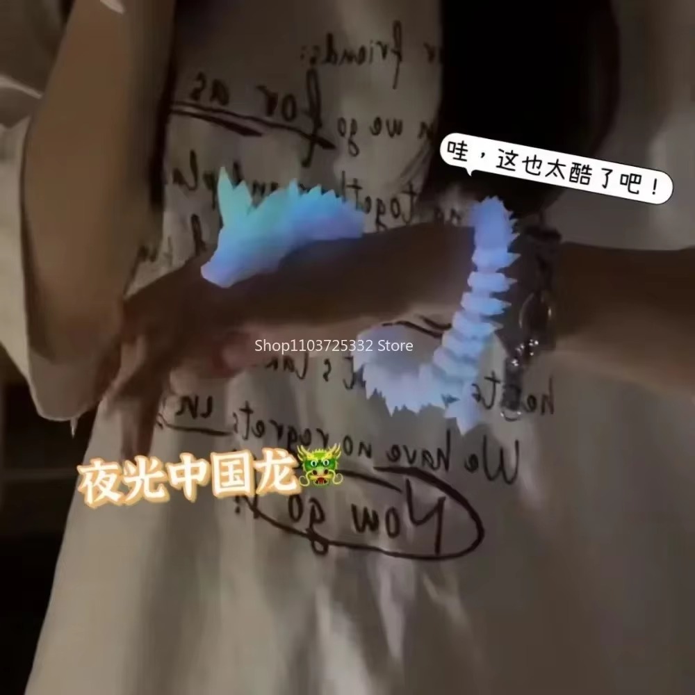 ของเล่นส่องสว่าง 3D พิมพ์มังกรเรืองแสงใน Dark Flying Dragon หมุนได้ Articulated Wing Dragons Home Office เครื่องประดับเด็กของขวัญ