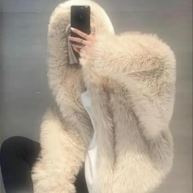 2023 新しい女性の冬のフェイクフォックスファーコートショート丈ルーズオーバーコート高級外国雰囲気ジャケットフード付き暖かい生き抜く