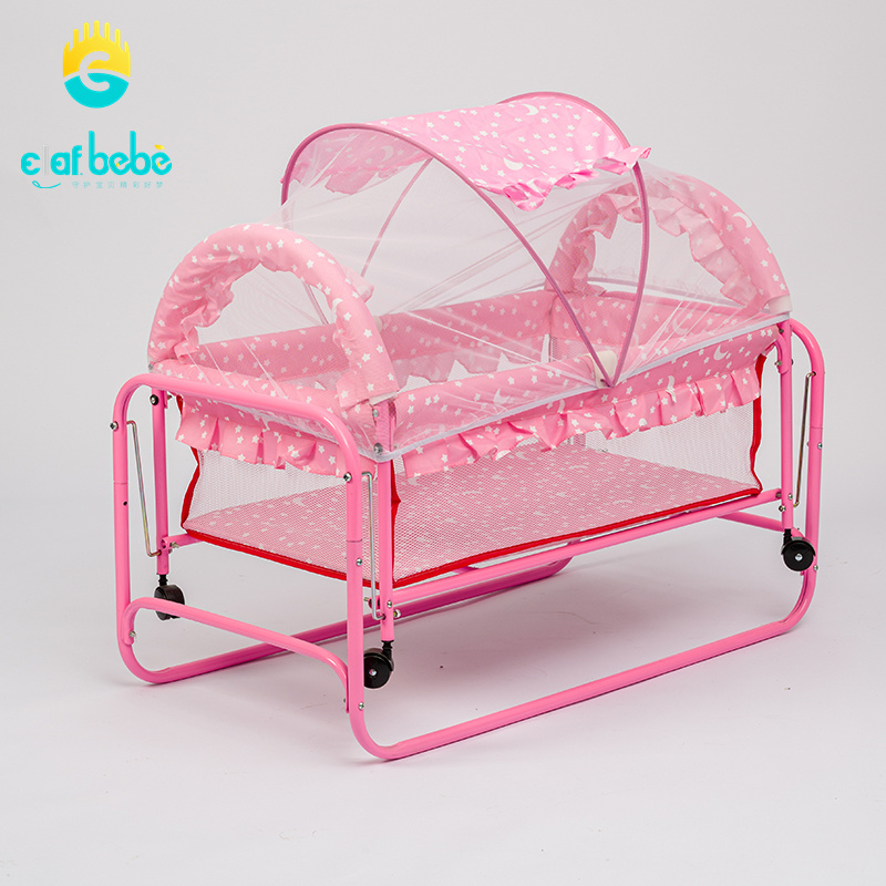 Hochwertiges faltbares Multifunktions-Babybett mit großer Wippe