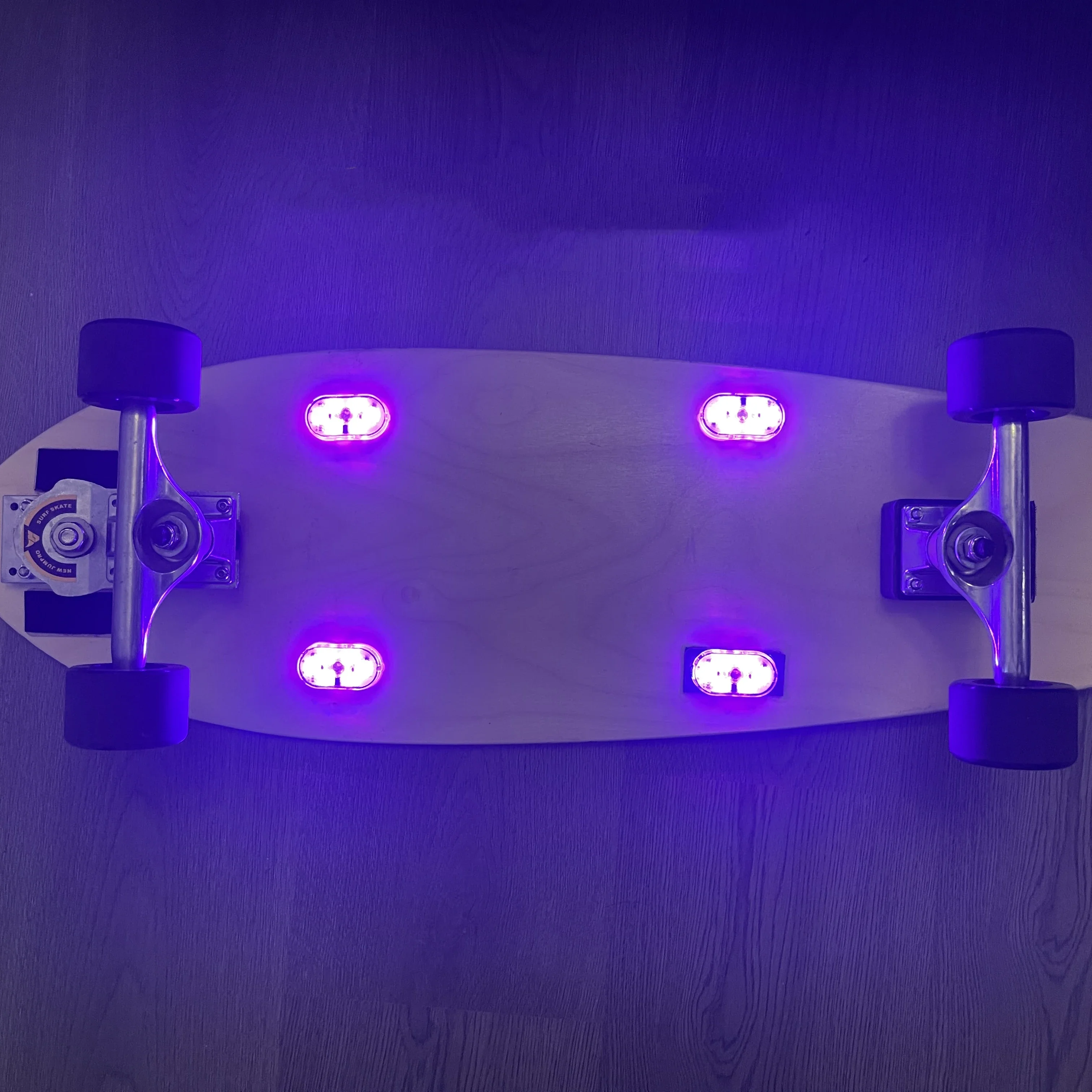 ไฟสเก็ตบอร์ด2/4ชิ้นกลางคืนเรืองแสงไฟแฟลช LED เรืองแสงมี USB แบบชาร์จไฟได้สำหรับตกแต่งใต้พื้นโคมไฟ