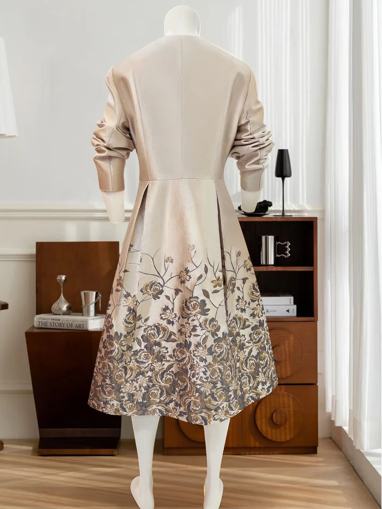 Primavera e outono nova luz de luxo jacquard bordado retro blusão comprimento médio pequeno vento perfumado vestido para mulher