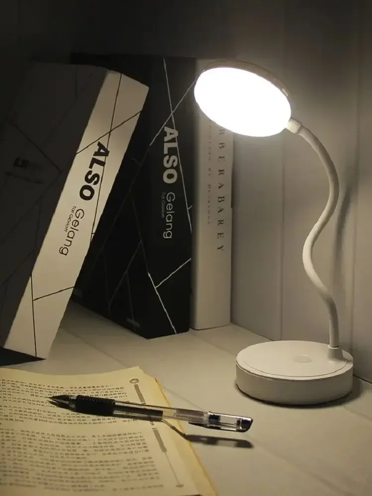 Lampada da scrivania portatile a LED Spina USB Lampada da tavolo alimentata a batteria Supporto 3 colori Dimmer continuo Protezione per gli occhi Lampada da comodino per camera da letto