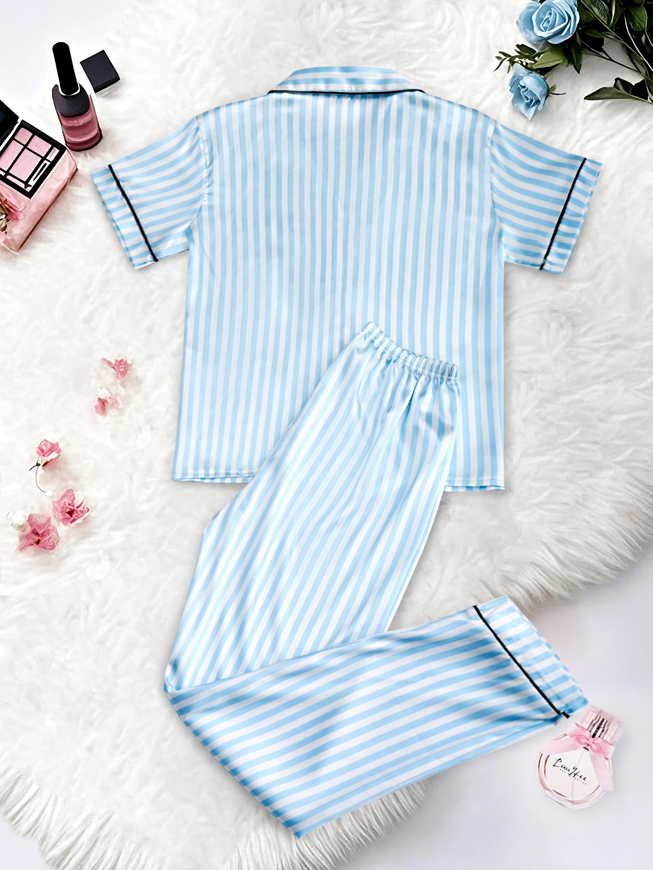 Conjunto de pijama clássico listrado com estampa de bolso e letras de manga curta e calças compridas, roupa de dormir de cetim com gola de lapela e detalhes de botão