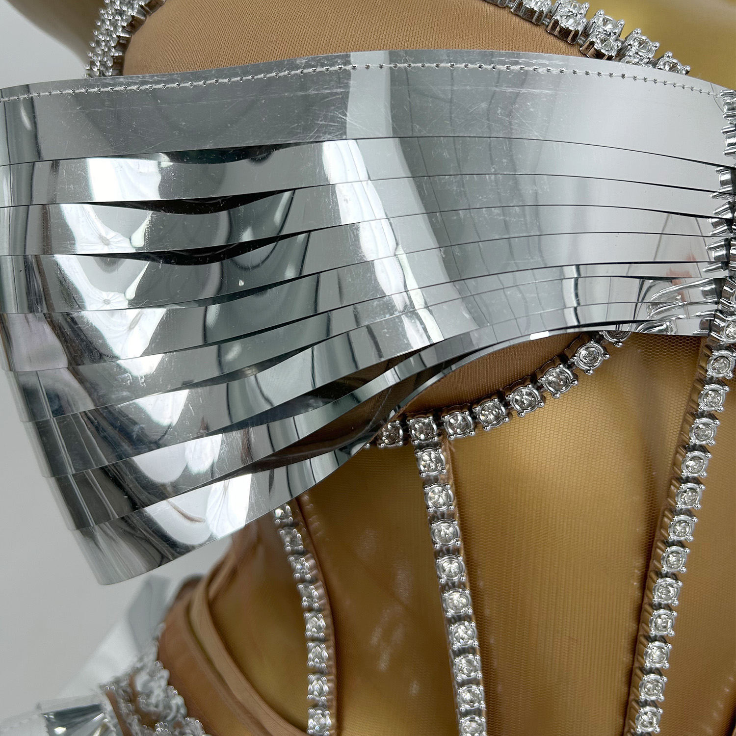 ミニスカート タイト コルセット 2 個セット シルバー 光沢のあるプリーツ スカート 蝶ネクタイ ネクタイ トップ 結婚式 カクテル パーティー イブニング プロムドレス Feidie