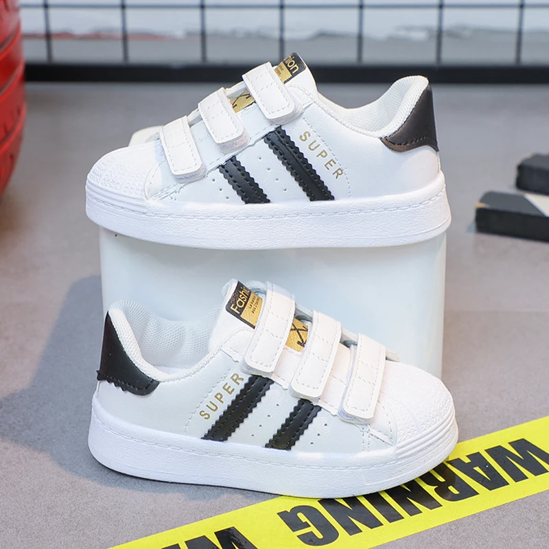 Zapatillas de deporte para niños y niñas, zapatos informales antideslizantes de diseño de moda, transpirables, con gancho, para exteriores
