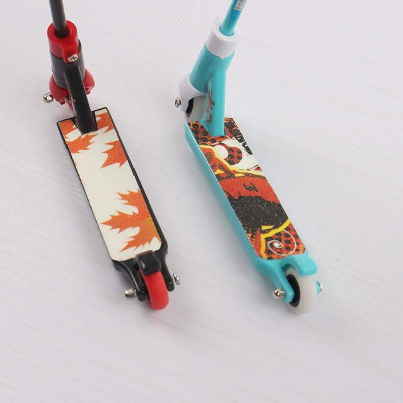 ความแปลกใหม่ Funny Interactive Mini Finger Scooter Stunt ของเล่นนิ้วมือสเก็ตสเก็ตสกู๊ตเตอร์นิ้วมือเด็ก Interactive วันหยุดของขวัญ