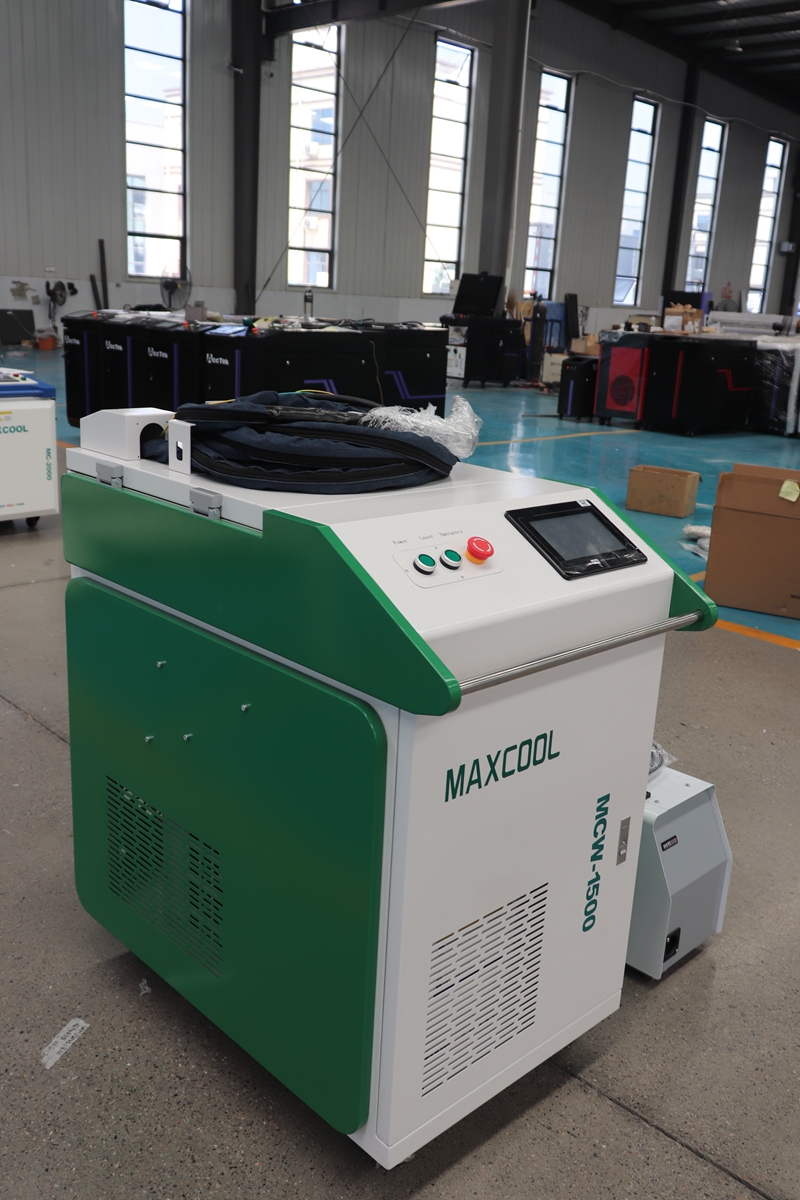 Raycus 1500W Laser Welding Machine 4 in 1 Fiber Laser Welding Cleaning Cutting Machine Portable Handheld Laser Welder For Metal