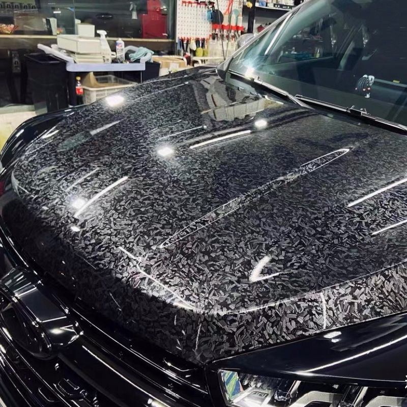 Adesivo de carro autoadesivo de fibra de carbono forjado a laser brilhante à prova d'água para estilo automotivo filme de decoração interior