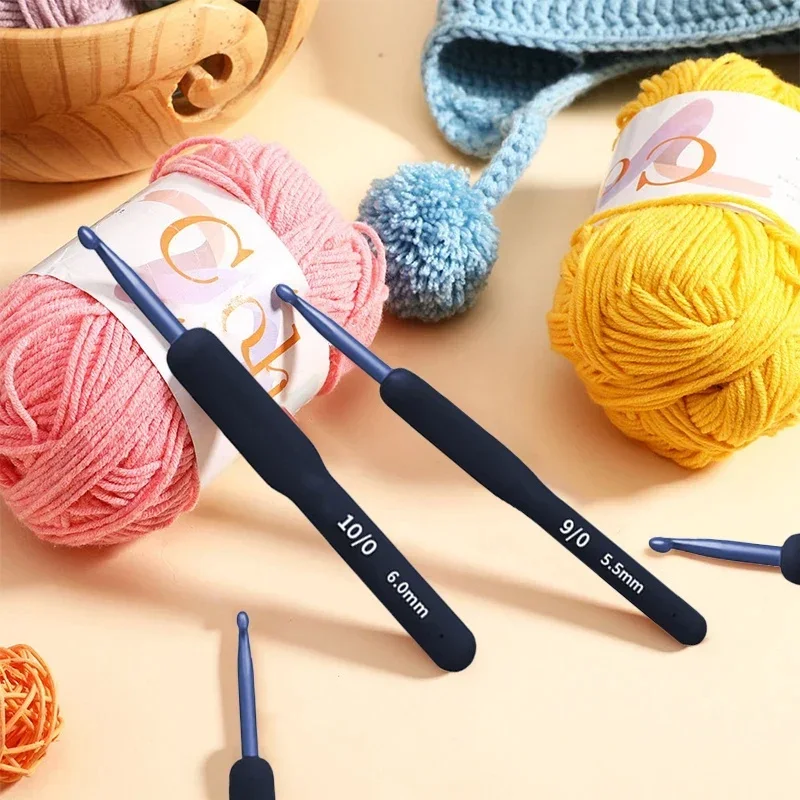 9 ชิ้น Blue Soft Handle ชุดถักโครเชต์ DIY เสื้อกันหนาวถักโครเชต์พร้อมชุดเครื่องมือซิลิโคนลื่นโครเชต์เย็บเครื่องมือ