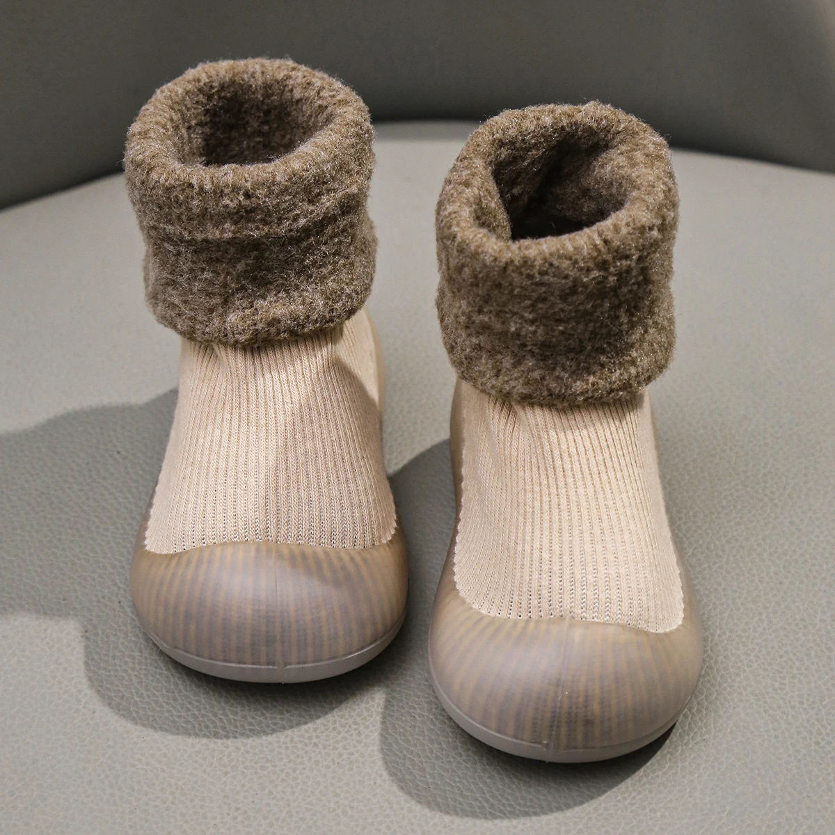 Yibubu รองเท้าเด็กในร่ม Soft Soled ลื่นรองเท้าเด็กวัยหัดเดินเหมาะสําหรับฤดูใบไม้ร่วงและฤดูหนาวแฟชั่นน่ารักถุงเท้ารองเท้า
