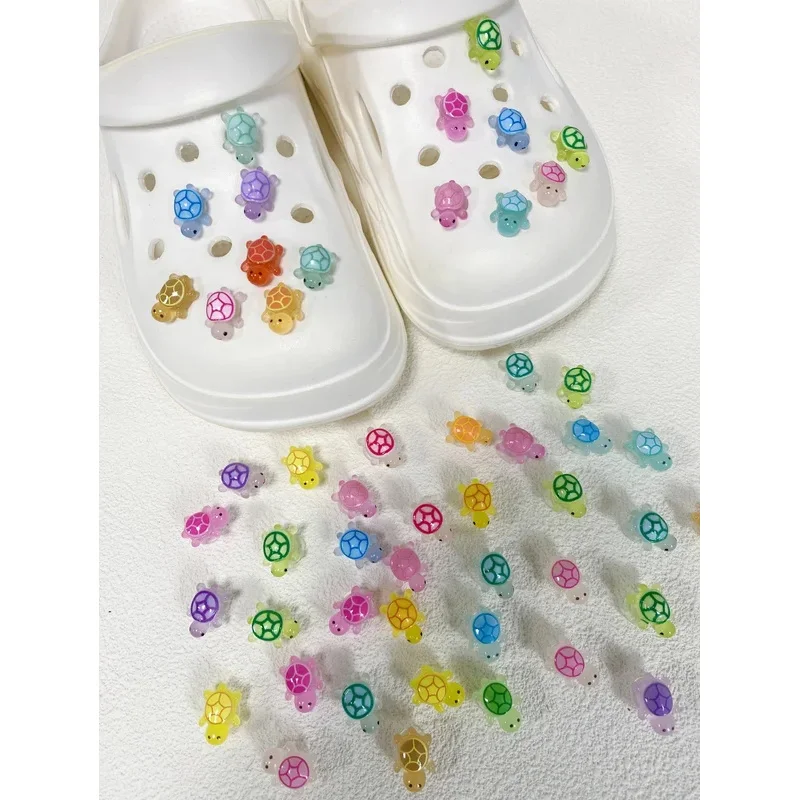 4pcs Glow-In-The-Dark Cute Turtle Detachable Shoe Charms Decorations Luminous Clips For Beach Sandals Accessories