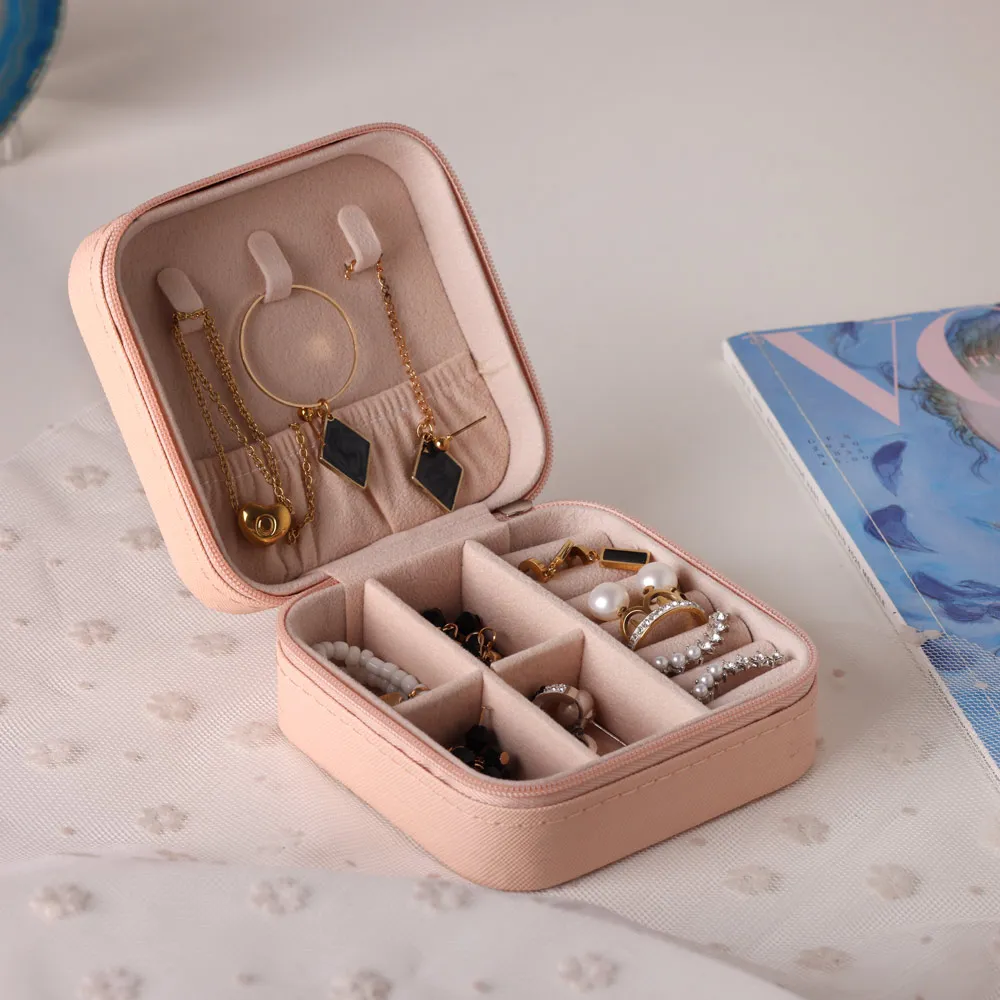 Mini scatola portaoggetti per gioielli Custodia portatile per orecchini da viaggio per la casa Custodia per collana per donna Organizzatore per anelli Vetrina in pelle PU