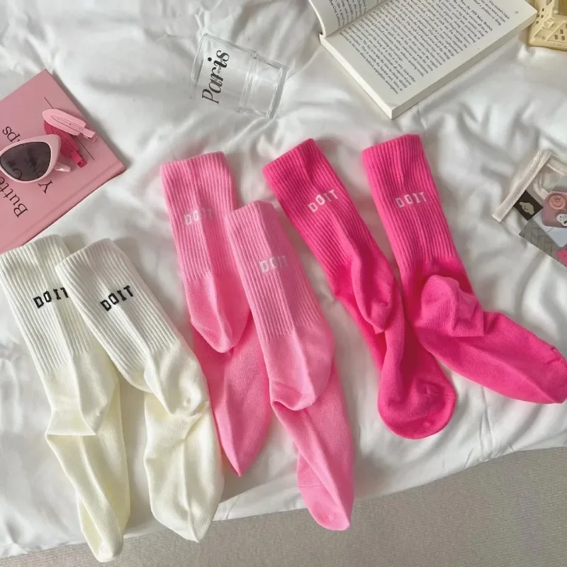 Calcetines rosas de algodón para mujer, medias de tubo medio, ropa exterior, fondo, cintura alta, letras, deportes, primavera y otoño