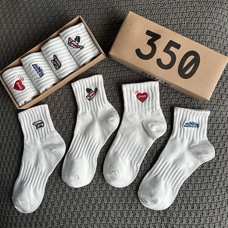 4 Pairs /Box Men Socks Spring Cotton Ventilation Male Female Socks Black Trend Ins Embroidery Deodorization White Sports Socks