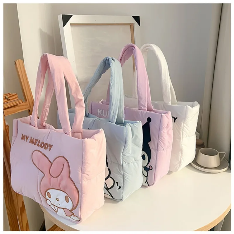 Sanrio Kawaii Hello Kitty Kuromi Tote กระเป๋าน่ารัก My Melody Pochacco การ์ตูนผ้าฝ้ายขนาดใหญ่ความจุกระเป๋าสะพายของขวัญหญิง