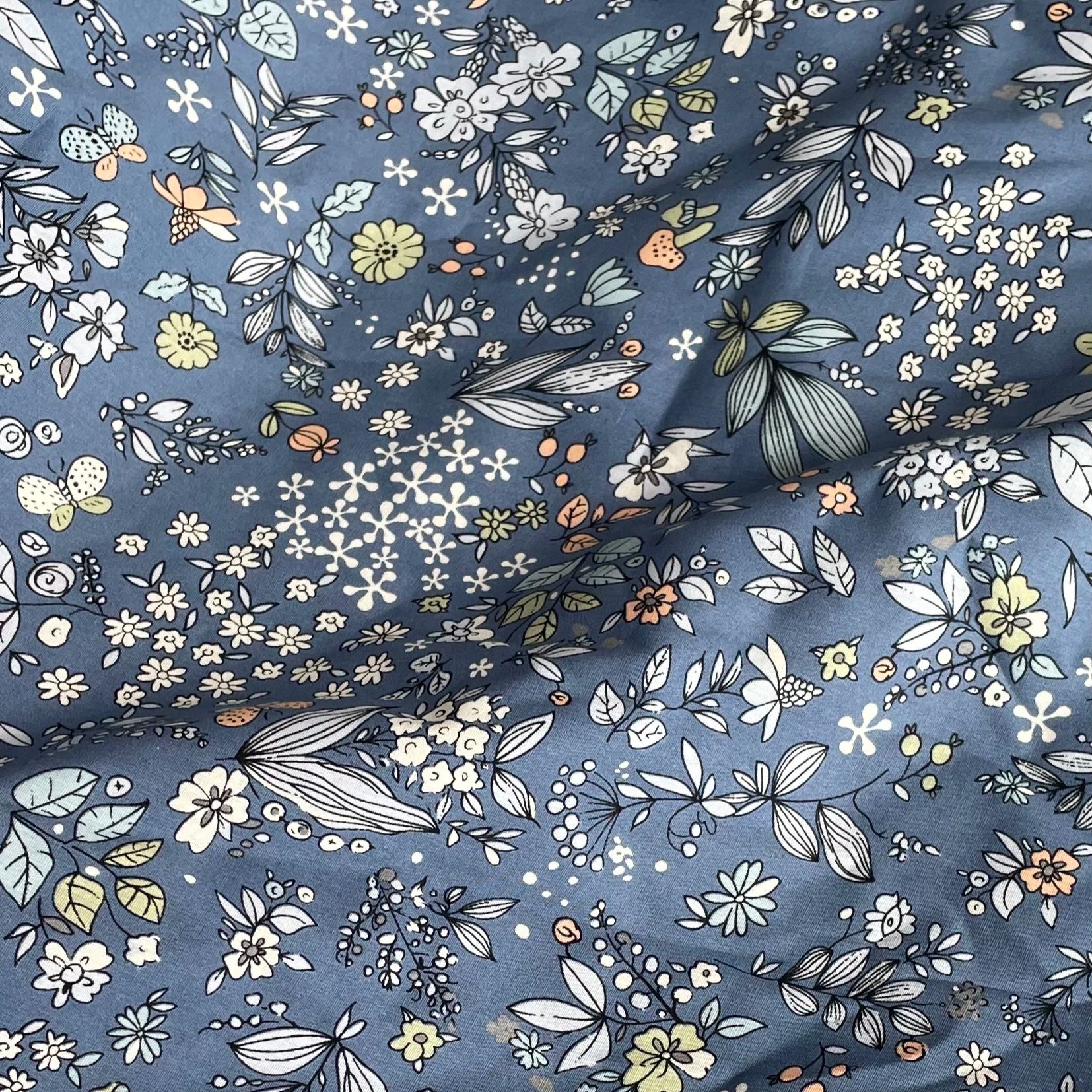 花柄の青い花柄のキャンバス,縫製とデザイナーのスカートのために使用されるオリジナルのデジタルプリント生地,手作りのdyl,100%