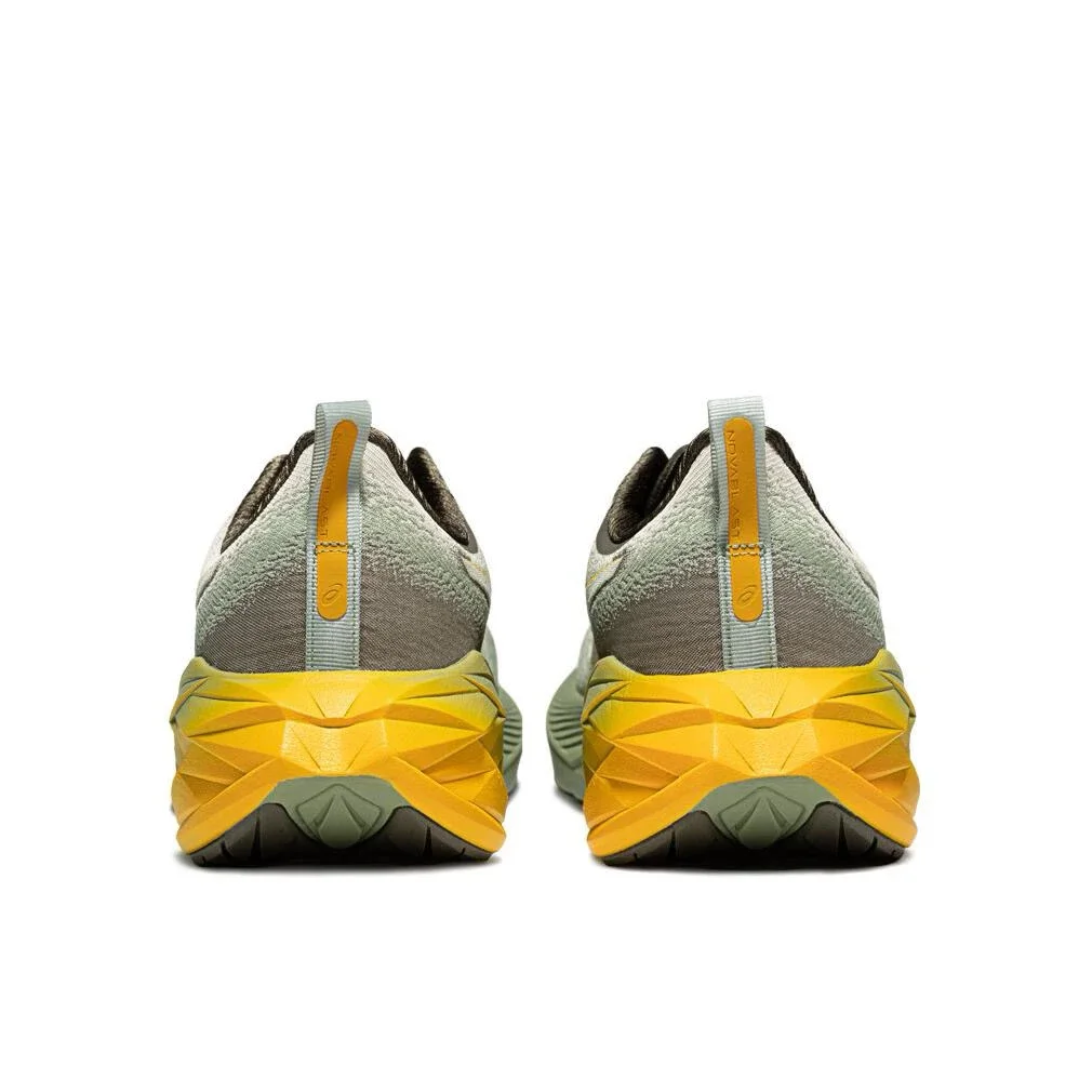 アシックス ノバブラスト 4 男女兼用ランニングシューズ 通気性の良いローカットスニーカー