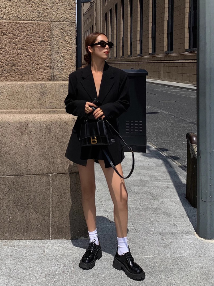 Modischer schmal geschnittener schwarzer Blazer für Damen 2025, Frühling und Herbst, neue Ankunft, einfarbig, schlankmachend, lässig, langärmelig