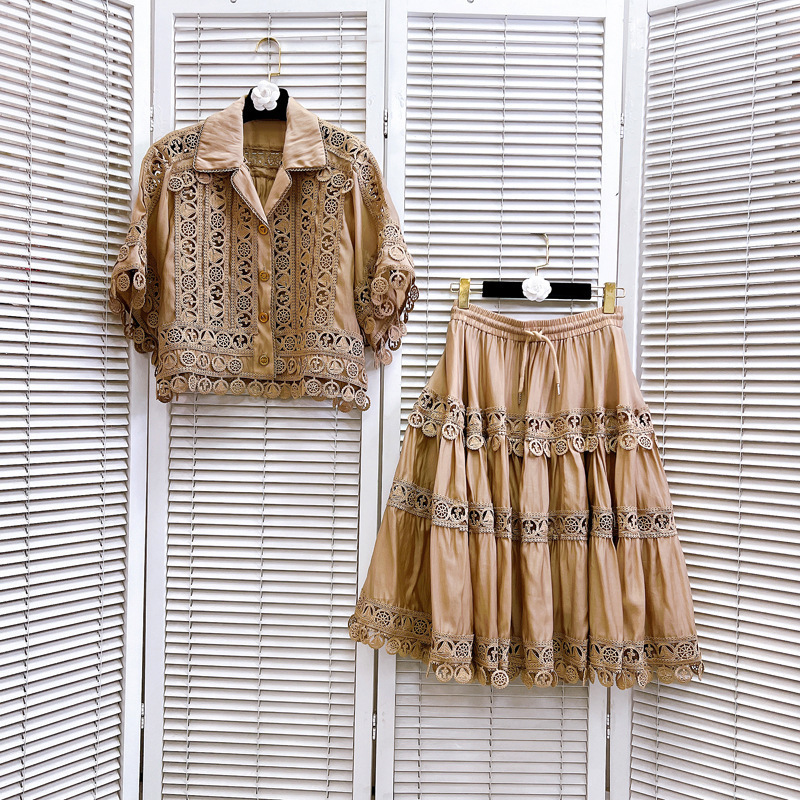 高級中空アウトドレス 2 点セット女性の 2025 夏休み刺繍レースジャケット白トップスプリーツショートスカートスーツ