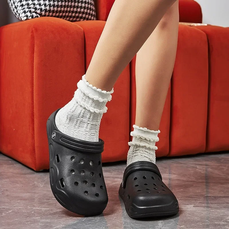 Nieuwe paar modellen gat schoenen vrouwelijke zomer buitenkleding strand lichtgewicht casual sandalen Baotou waterdichte sandalen pantoffels heren