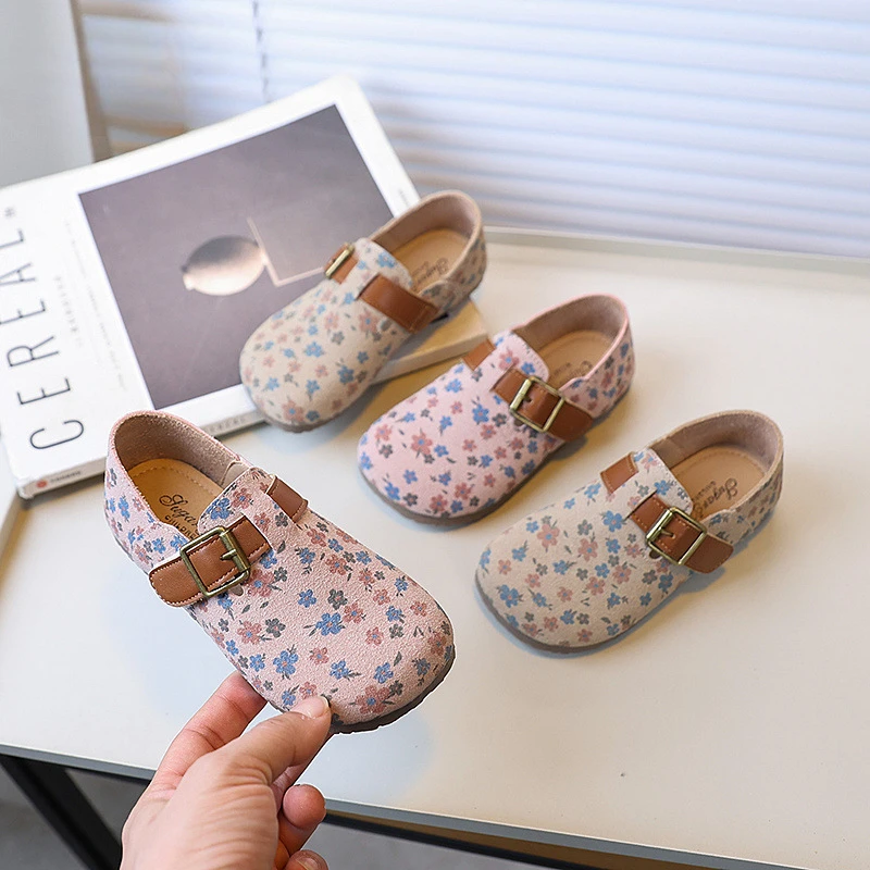 Туфли на плоской подошве для девочек, модная детская кожаная обувь с цветочным узором, весенне-осенняя новая универсальная детская модная повседневная обувь с мягкой подошвой