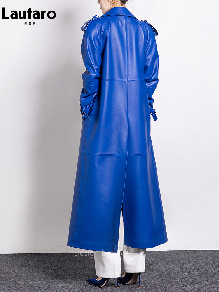 Lautaroฤดูใบไม้ผลิฤดูใบไม้ร่วงยาวพิเศษLuxury Elegant Blue Soft PuหนังTrench Coatสําหรับผู้หญิงรันเวย์ยุโรปแฟชั่น 2023