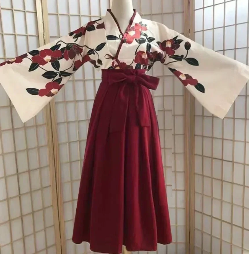 Sukienka w stylu japońskim z kwiatowym nadrukiem w stylu vintage, kimono na Halloween 2025, dziewczyna z kwiatem sakury, orientalna kamelia, kostium miłości, haori yukata, Azja