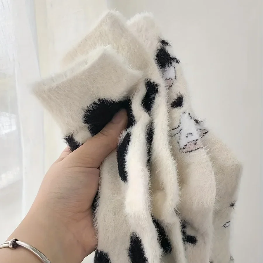 2 pares de lindos calcetines con estampado de vaca para invierno, calcetines cálidos de felpa a media pantorrilla para mujer, ropa informal suave y cómoda para el hogar, G de moda