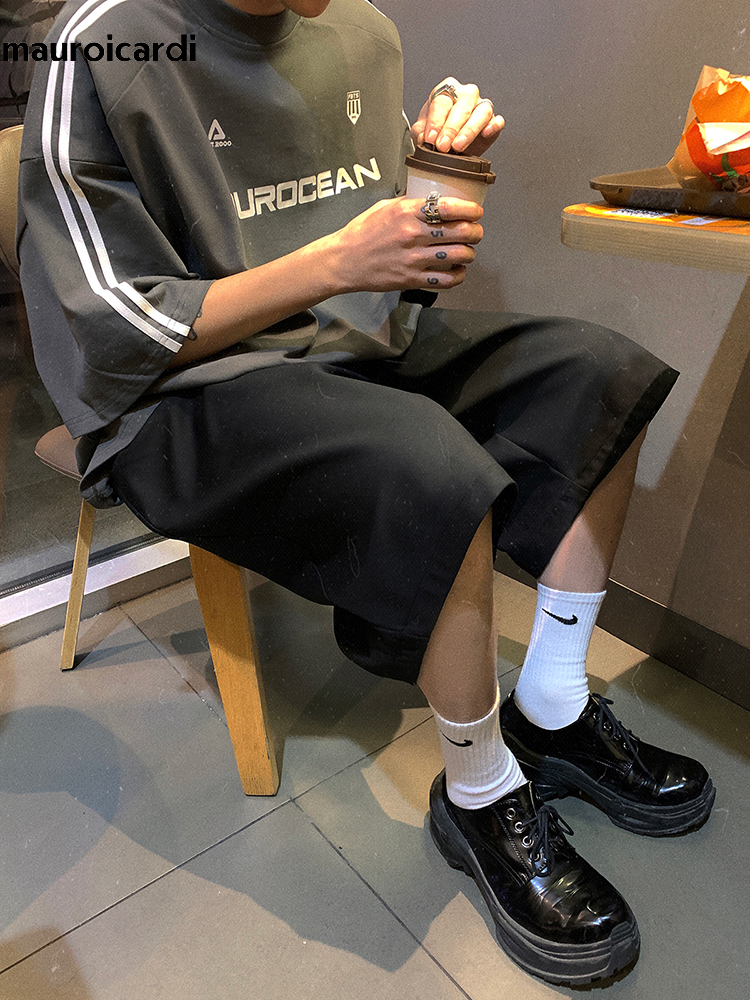 Mauroicardi primavera verão solto casual macio preto plissado shorts para homens com cintura alta calças curtas retas roupas 2024