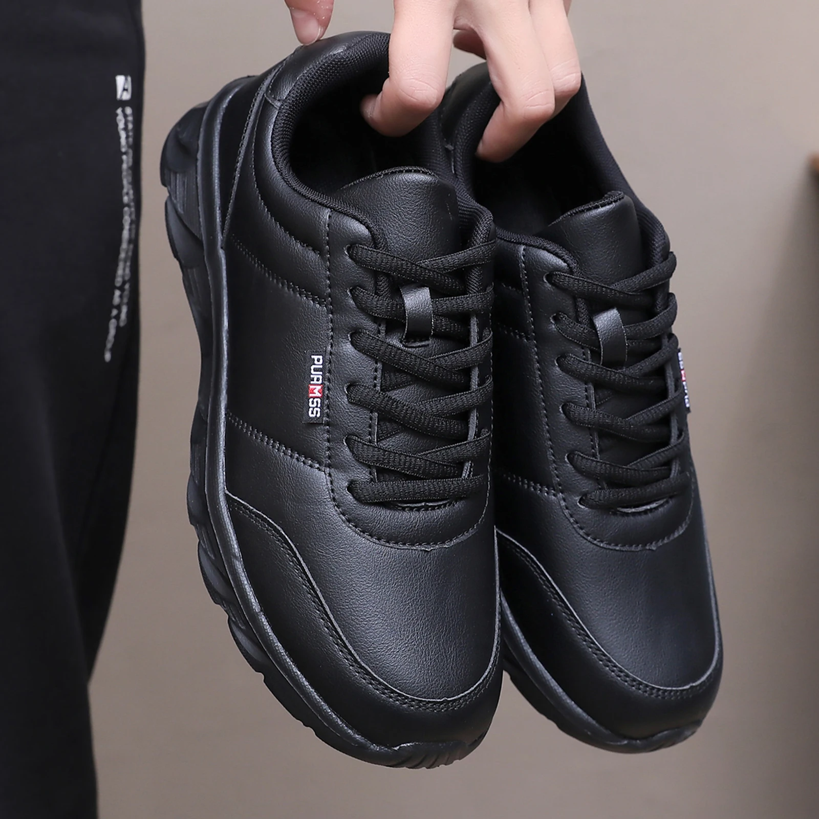 Männer Turnschuhe Weiche Sport Laufschuhe Neue Casual Schuhe für Männer Solide Schwarz Weiß Walking Schuhe Fitness joggen Männer Schuhe