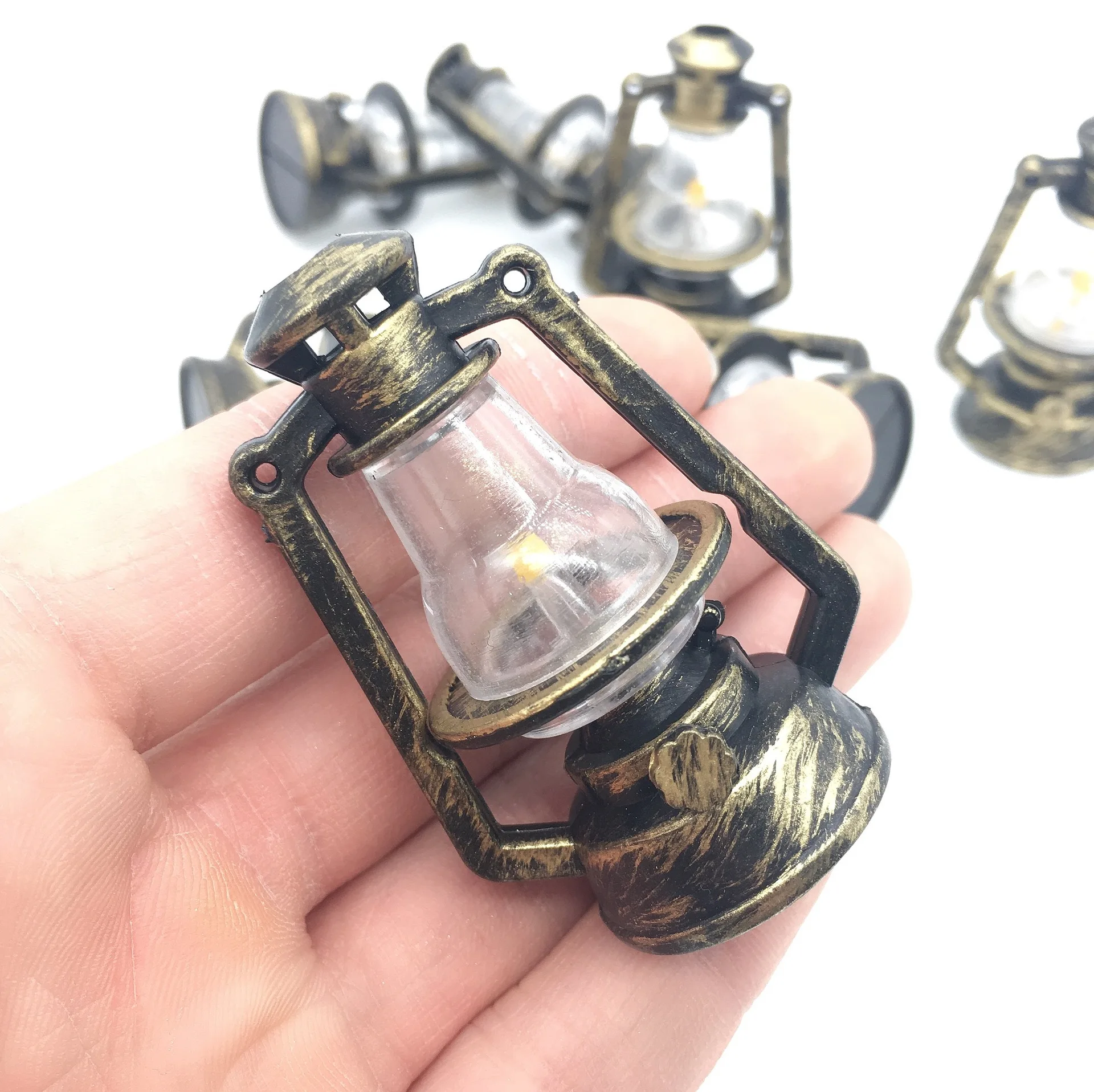 1pc 1:6 Retro Style Scale Miniature Oil Lamp Dollhouse Accessories Mini Kerosene Lantern Micro Landscape Decor Scene