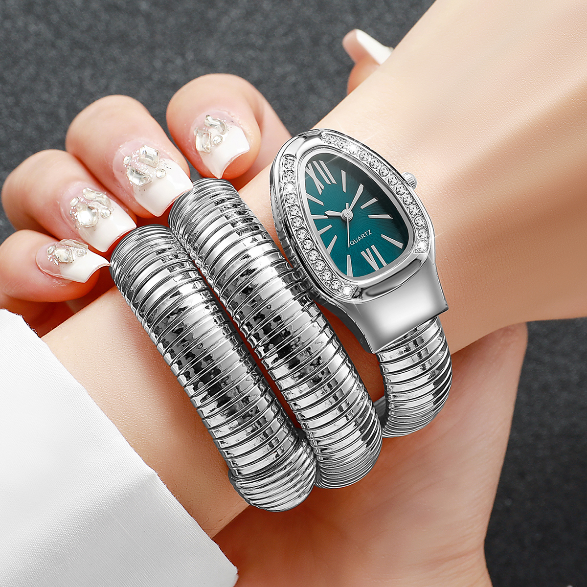 Relojes de cuarzo con forma de serpiente para Mujer, Reloj de pulsera con esfera romana y diamantes de imitación de lujo, Reloj para niñas