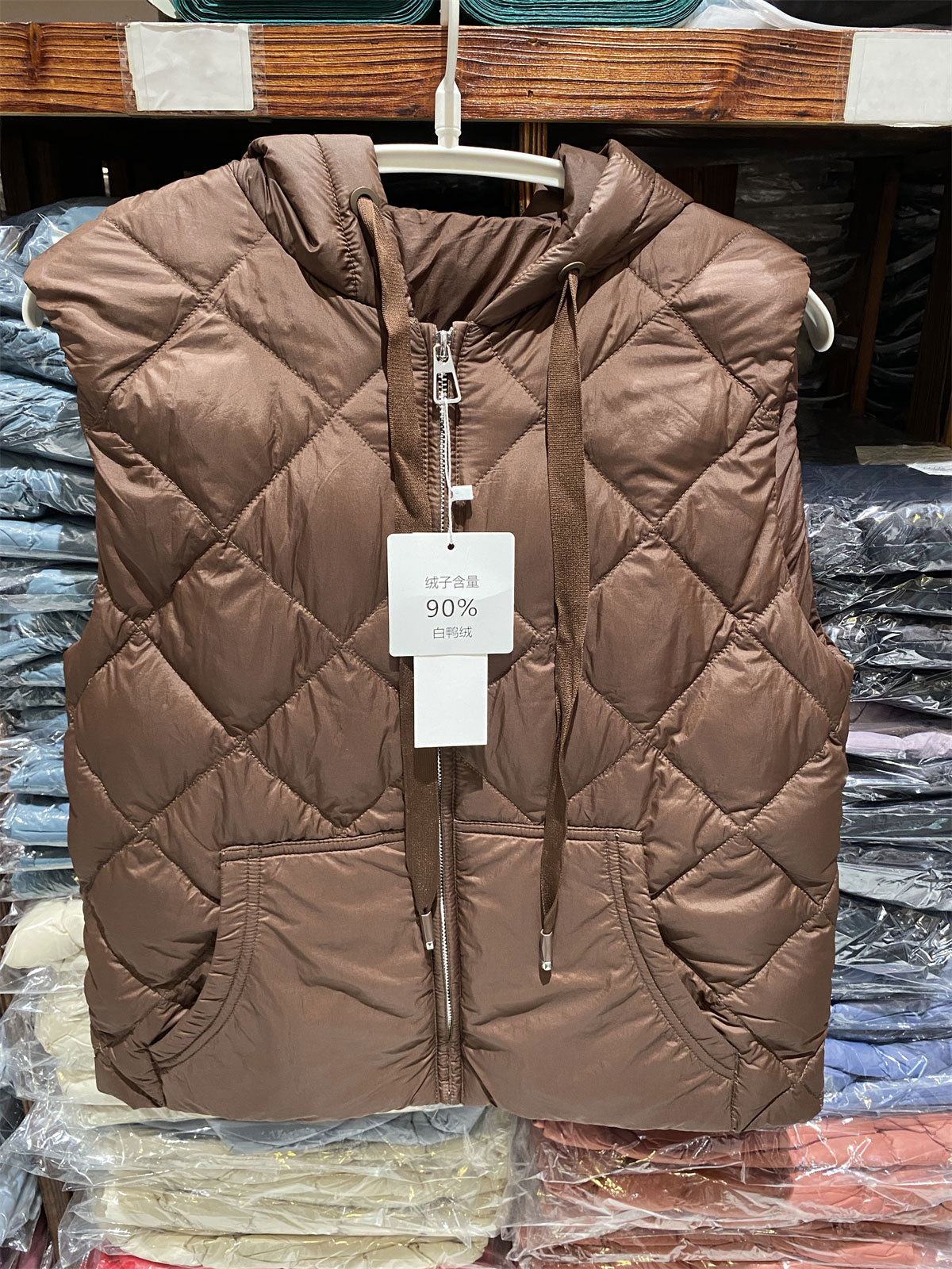 Damen-Weste aus 90 % weißer Entendaunen, weicher, mattierter Stoff, ultraleichte Weste, tragbare ärmellose Jacke, Herbst-Wintermantel, hohe Qualität