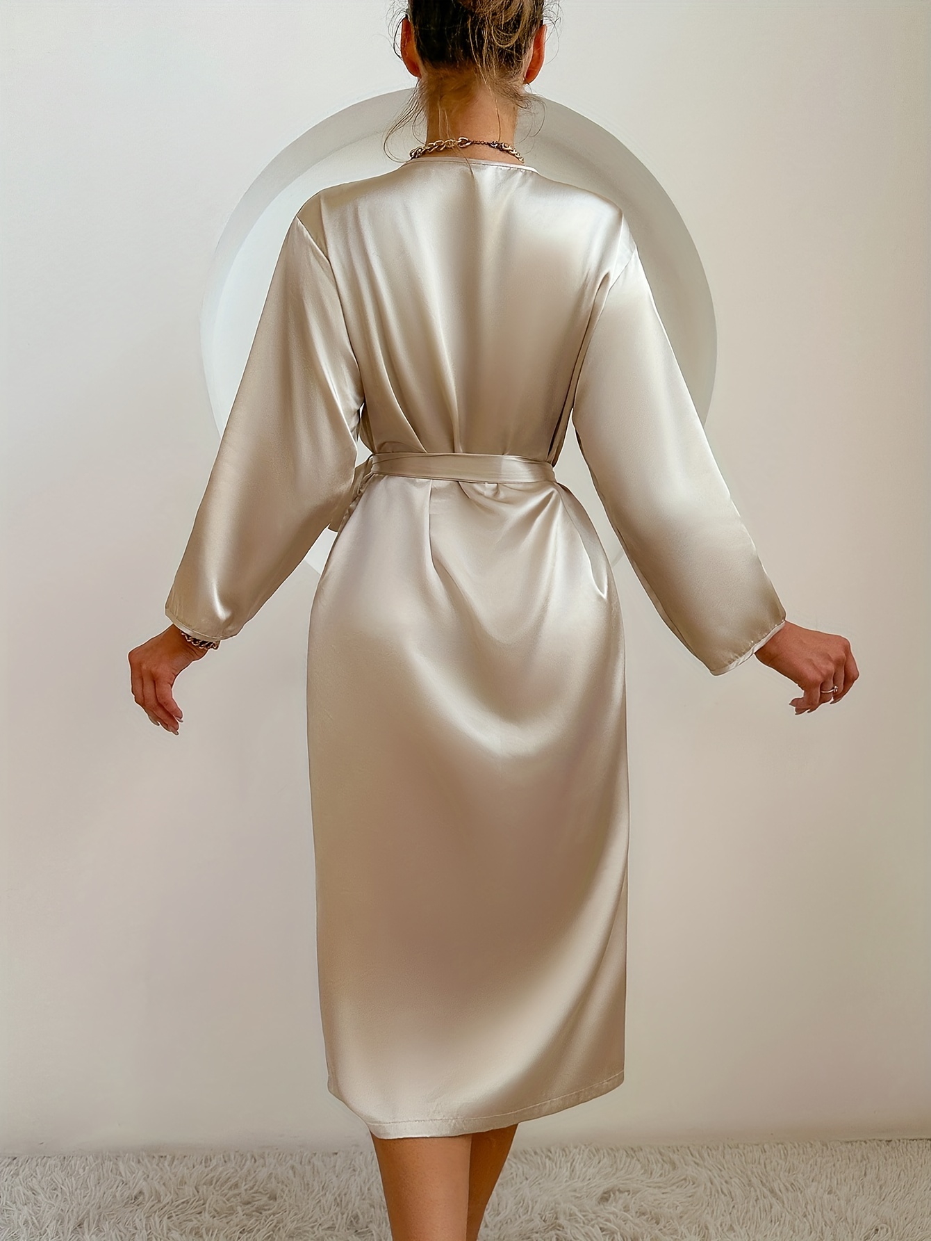1 pièce de pyjama en soie satinée de couleur pure pour femme, chemise de nuit élégante et romantique avec ceinture, peignoir soyeux et confortable