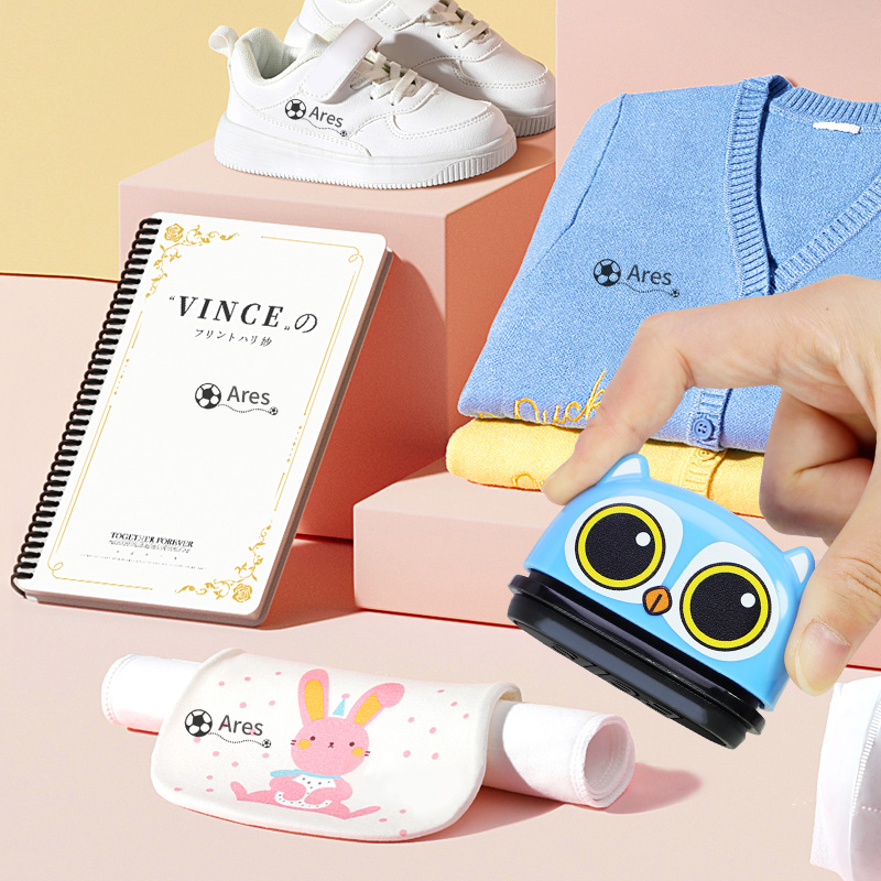 ชื่อเด็กซีลที่กําหนดเองนักเรียนชื่อแสตมป์อนุบาลเสื้อผ้ากันน้ําชื่อสติกเกอร์ Kawaii Montessori แสตมป์ของขวัญ